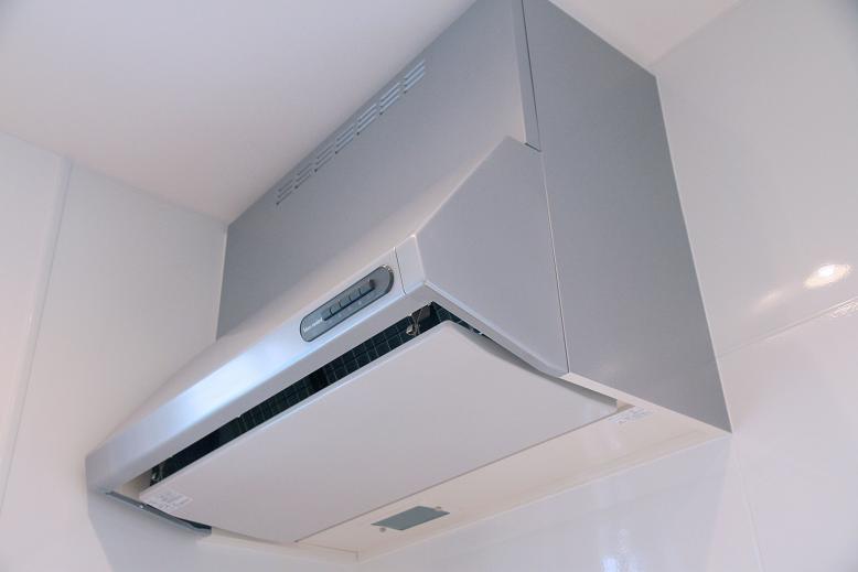 Other Equipment. It has adopted the current plate to up the suction efficiency of the air to the range hood. Care is also a simple oil stains also take a quick wipe.