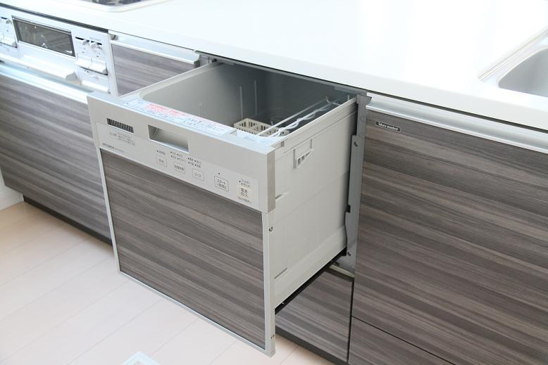 Other Equipment. Glad function to ease the cleanup. Smooth to have built-in pull-open type that can out of tableware.