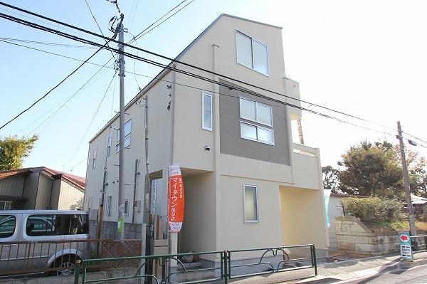 Local photos, including front road. Local (November 23, 2013) Shooting