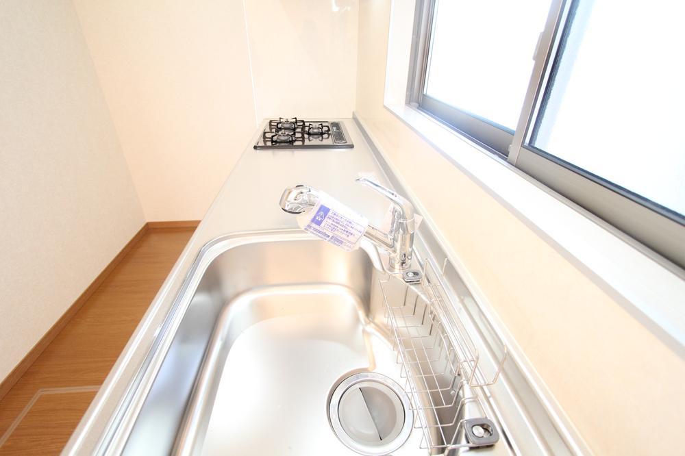 Kitchen. Bright kitchen that plugs from the front window of the light