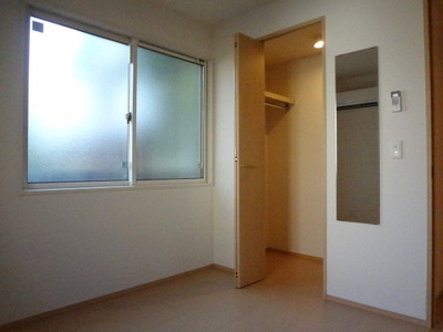 Living and room. ◆ North Western-style 4.5 Pledge ◆