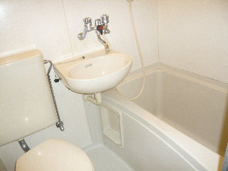 Bath. Three-point unit bus washbasin