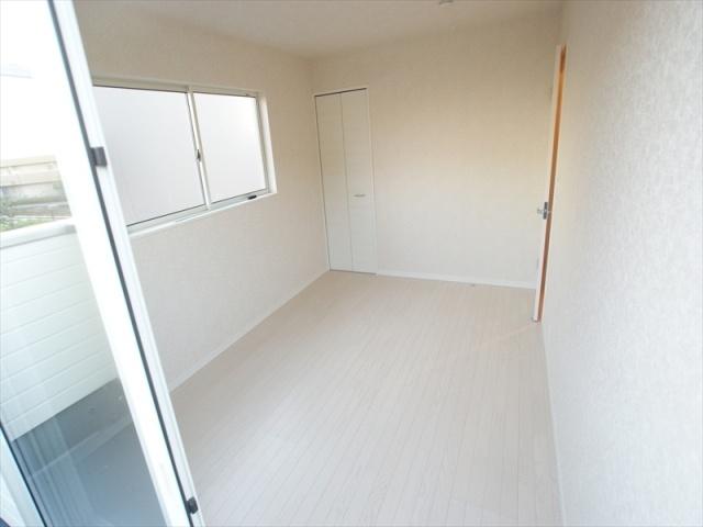 Non-living room. All room pair glass