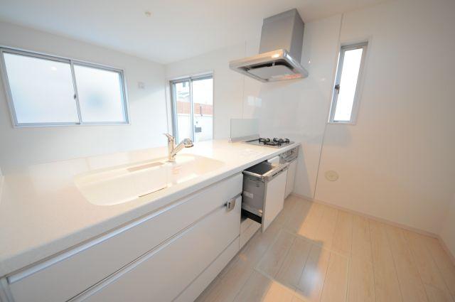 Kitchen. Indoor (25 December) shooting