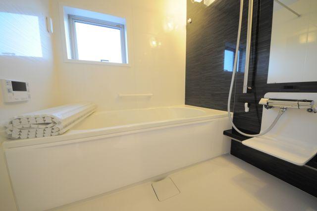 Bathroom. Indoor (25 December) shooting