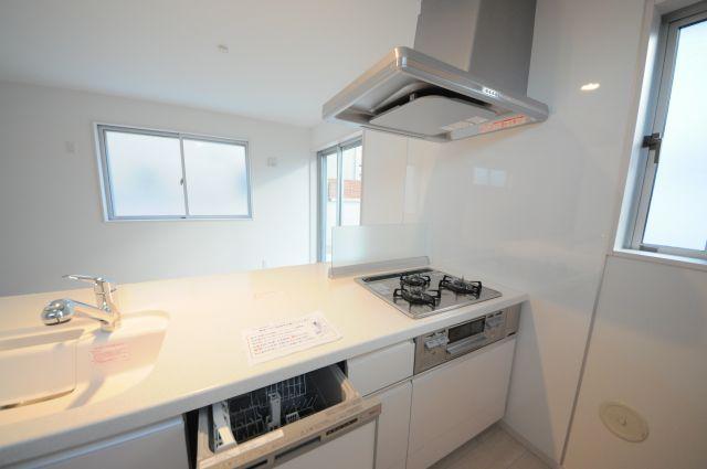 Kitchen. Indoor (25 December) shooting