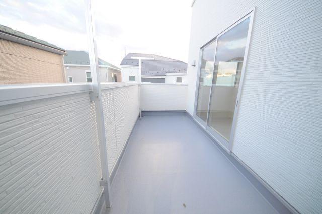 Balcony. Indoor (25 December) shooting