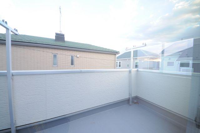 Balcony. Indoor (25 December) shooting