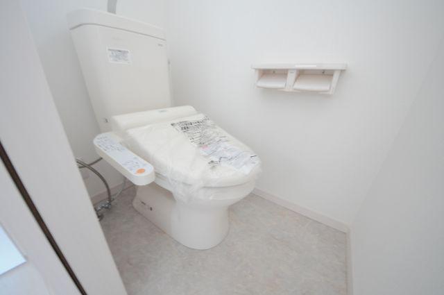 Toilet. Indoor (25 December) shooting