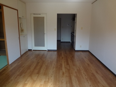 Living and room. Room 1