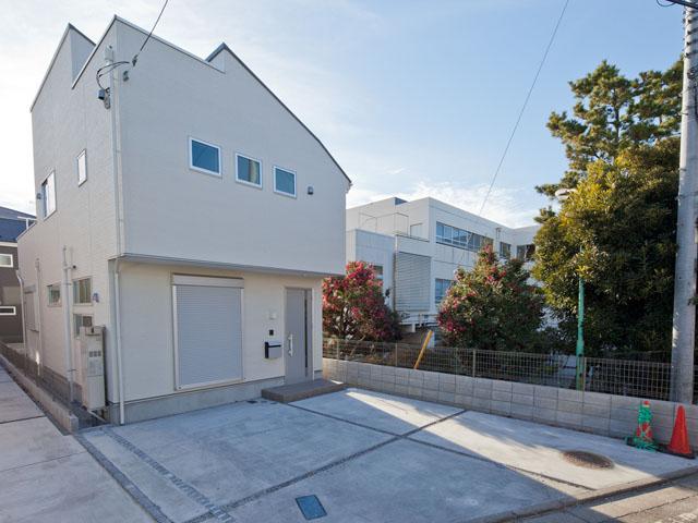 Local appearance photo. Local (12 May 2013) Shooting