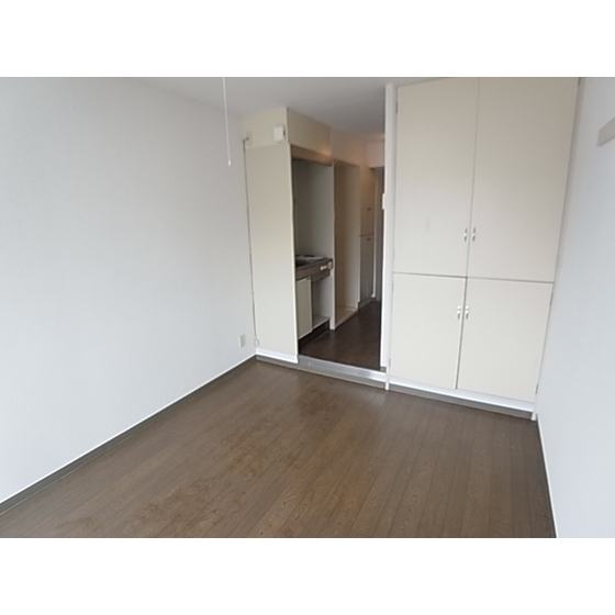 Living and room. Western-style 6 Pledge