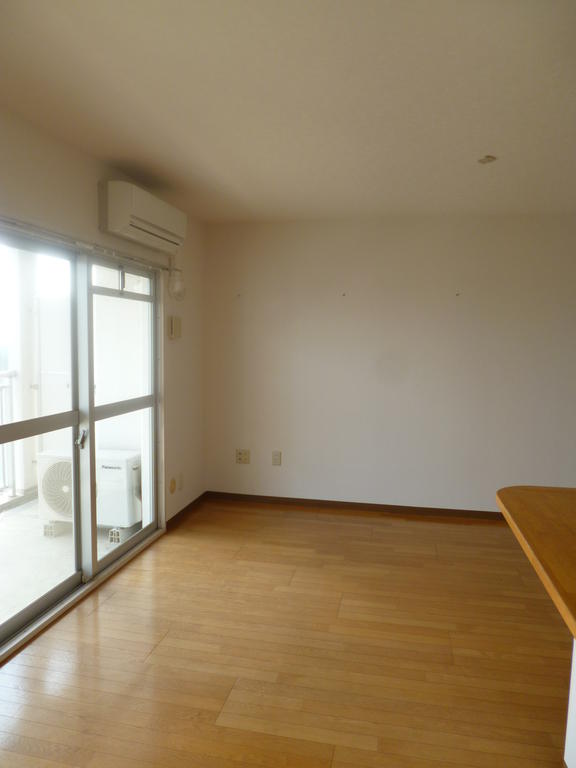 Living and room. Air conditioning one Installed