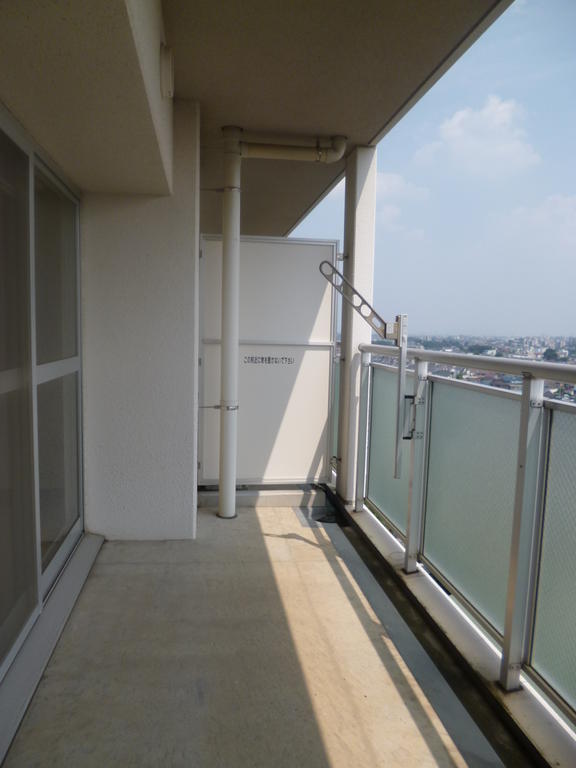 Balcony. Loose spread