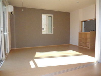 Living and room.  ◆ South side of the living room ◆