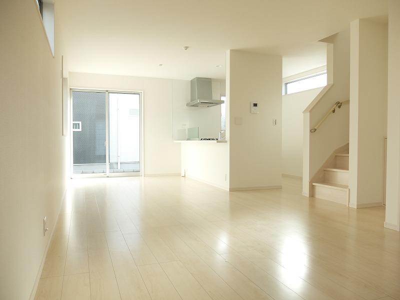 Living. And a large living room of about 18 quires, Living access stairs