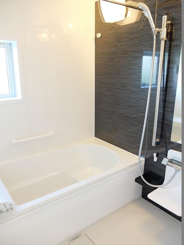 Bathroom. With Hitotsubo bus bathroom dryer.