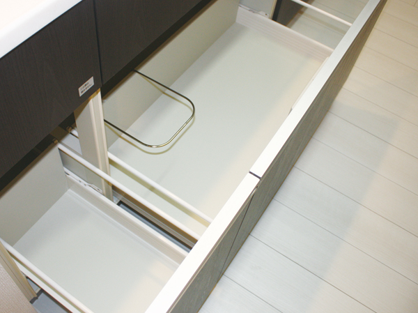 Kitchen.  [Storage space] Such as a large wok or frying pan, It can bulky cookware is easy out.