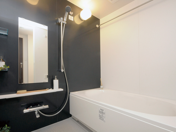 Bathing-wash room.  [bathroom] Loose and body wraps, It is a design bathtub to draw a gently soft arch to feel the healing and peace.