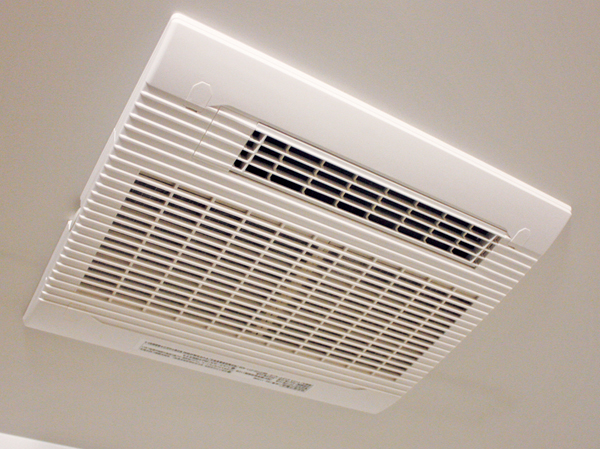 Bathing-wash room.  [Electric bathroom ventilation drying heater] Also to dry out the laundry in the rain of the day or night. Cool breeze ・ Summer and winter in the warm air function, You can comfortably bathe.