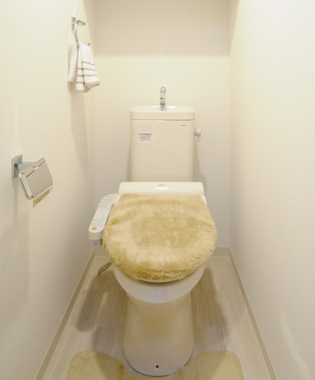 Bathing-wash room.  [Washlet toilet] Cleaning with warm water, Toilet lid auto open and close, With multi-functions, such as heating toilet seat, Toilet to have adopted with bidet.