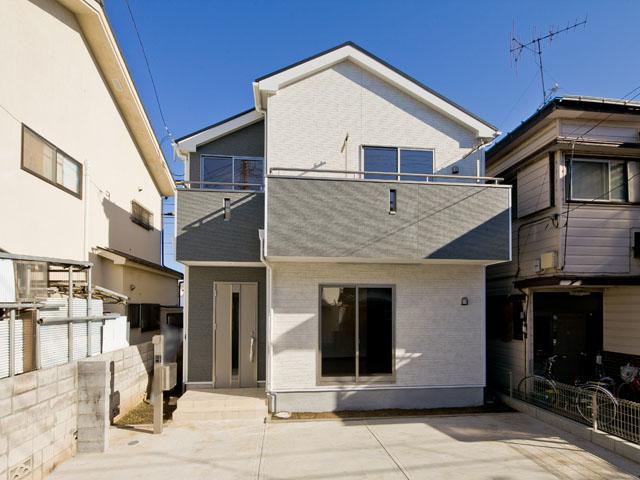 Local appearance photo. Local (11 May 2013) Shooting