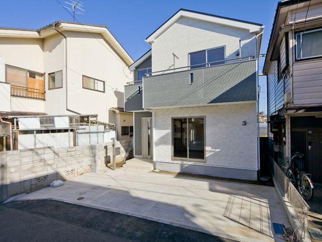 Local appearance photo. Local (11 May 2013) Shooting