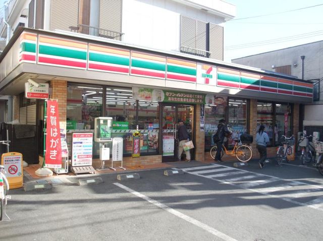 Convenience store. Seven-Eleven (convenience store) to 350m
