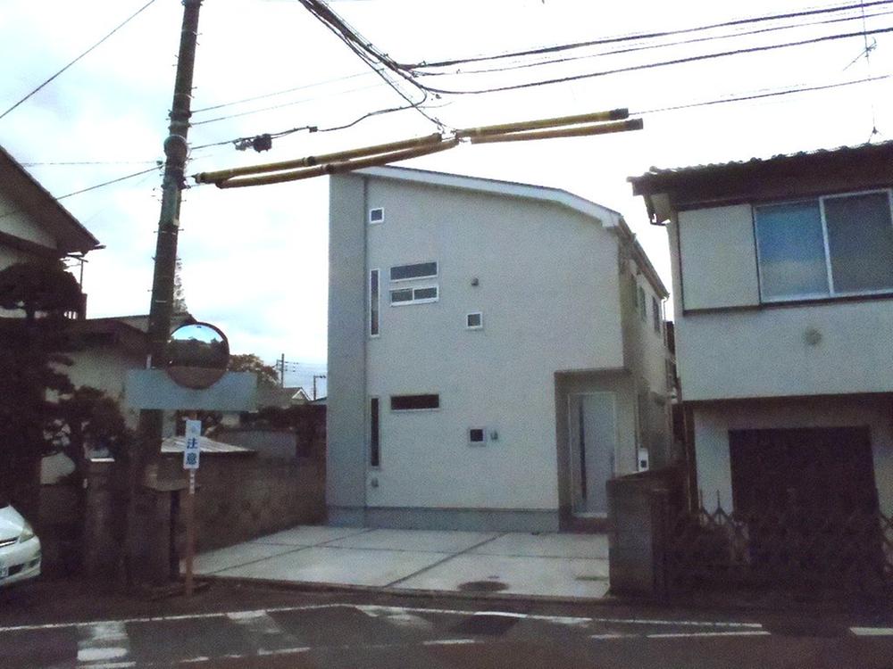 Local appearance photo. Local (11 May 2013) Shooting