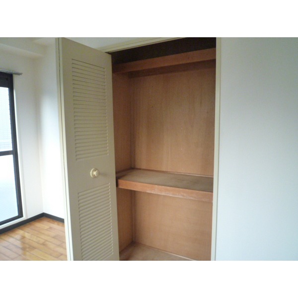 Living and room. Storage also firmly