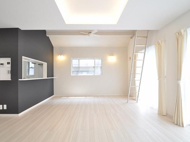 Living. Interior Photos: LDK