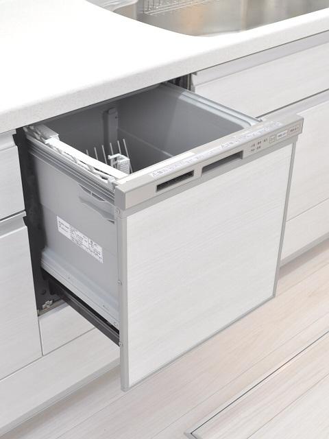 Kitchen. Interior Photo: dishwasher