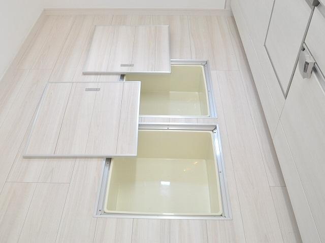 Receipt. Interior Photo: Underfloor Storage