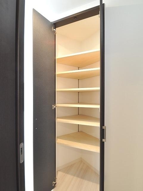 Receipt. Interior Photos: Storage