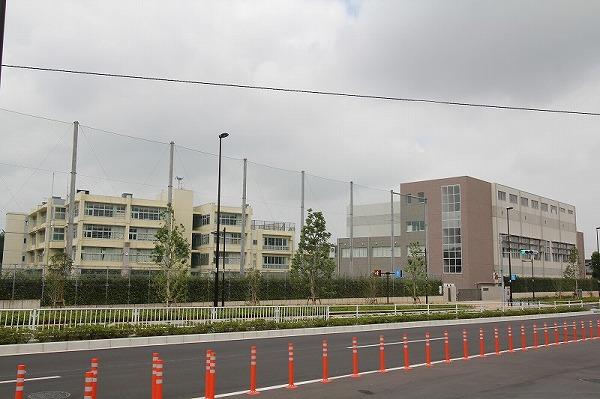 Junior high school. Nishi Municipal Hoya until junior high school 860m