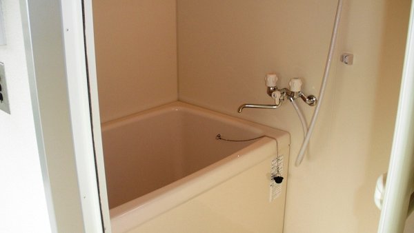 Bath.  ☆ Becoming another bus toilet.