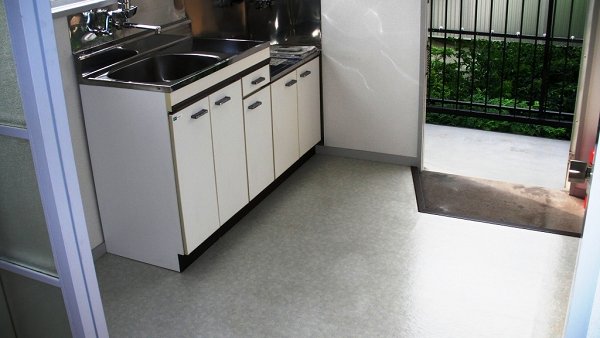 Entrance.  ☆ It is a step to the room is small from the front door.