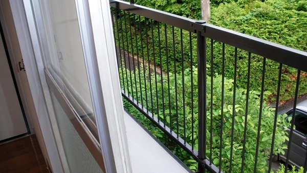 Balcony.  ☆ Day is good on the south-facing.