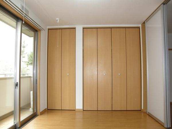 View. Abundant storage space