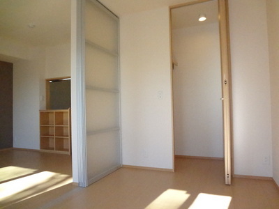 Living and room. ◆ South side of the living room + Western-style ◆