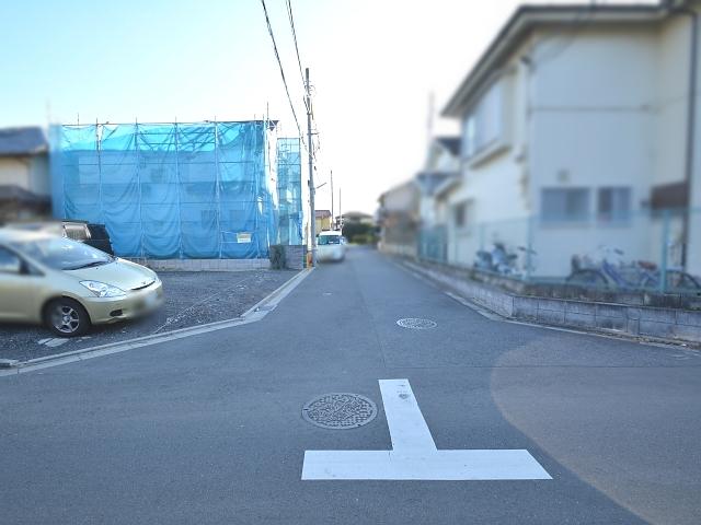 Local photos, including front road. Contact road situation