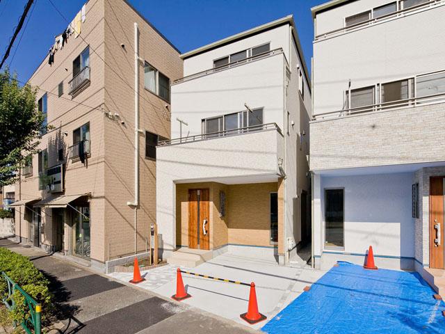 Local photos, including front road. Local (10 May 2013) Shooting