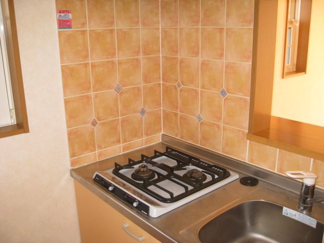 Kitchen. It is easy to cook in the kitchen 2-neck