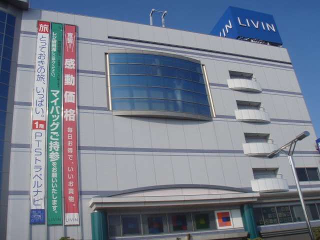 Shopping centre. Livin up (shopping center) 310m