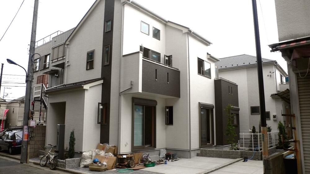 Local appearance photo. Example of construction