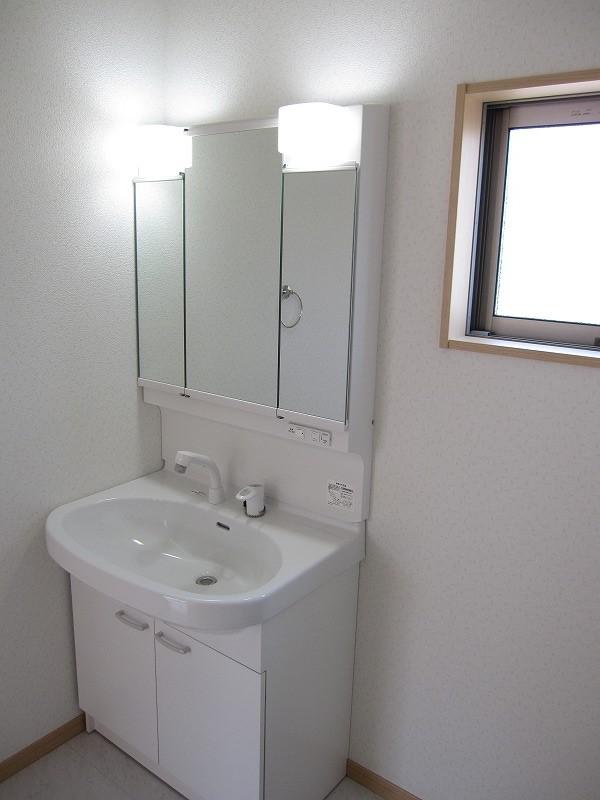 Wash basin, toilet. Example of construction