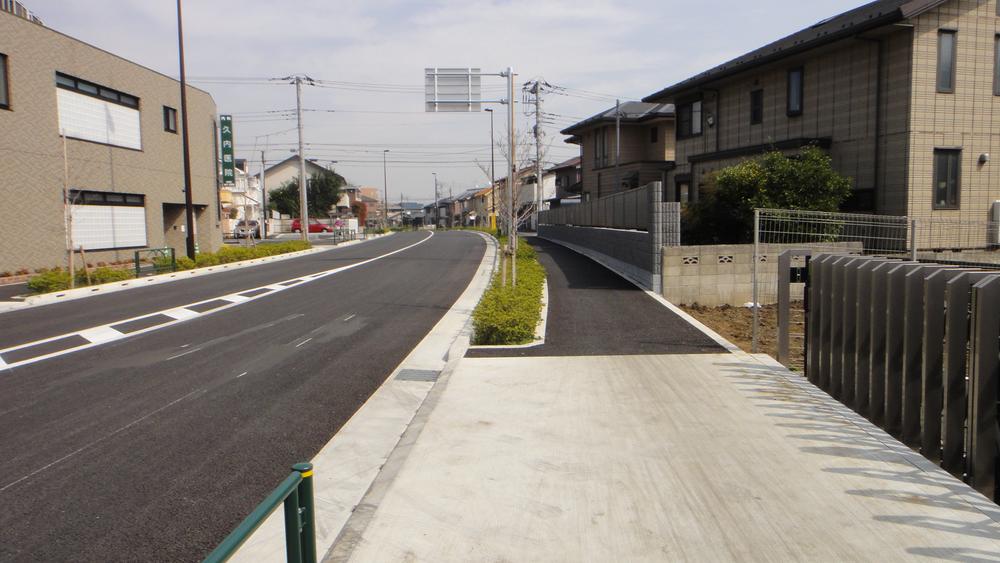 Local photos, including front road. Local (12 May 2013) Shooting