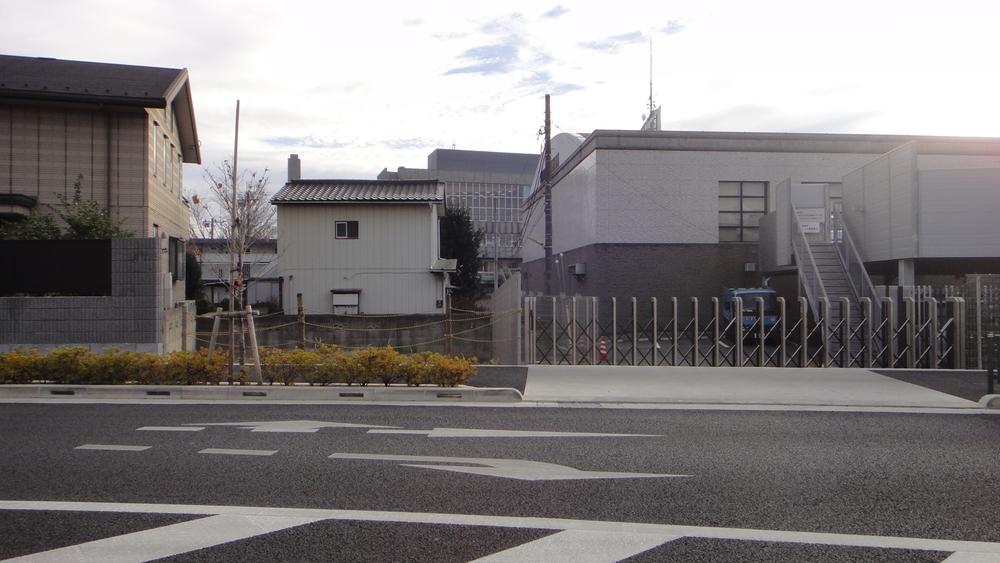 Local photos, including front road. Local (12 May 2013) Shooting