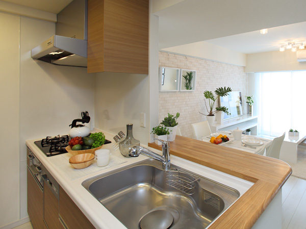 Kitchen.  [kitchen] Use of the counter-top of the excellent artificial marble in beautiful texture and durability. (Less than, Published photograph of the model room C type ※ Some paid option (application deadline have) including)