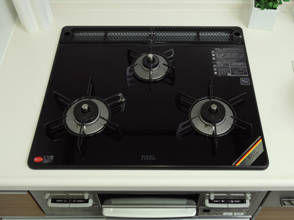 Kitchen.  [Glass top three-necked stove] Such as pot and frying pan, A convenient three-necked stove that can be cooked at the same time, Also adopted a simple glass top care.